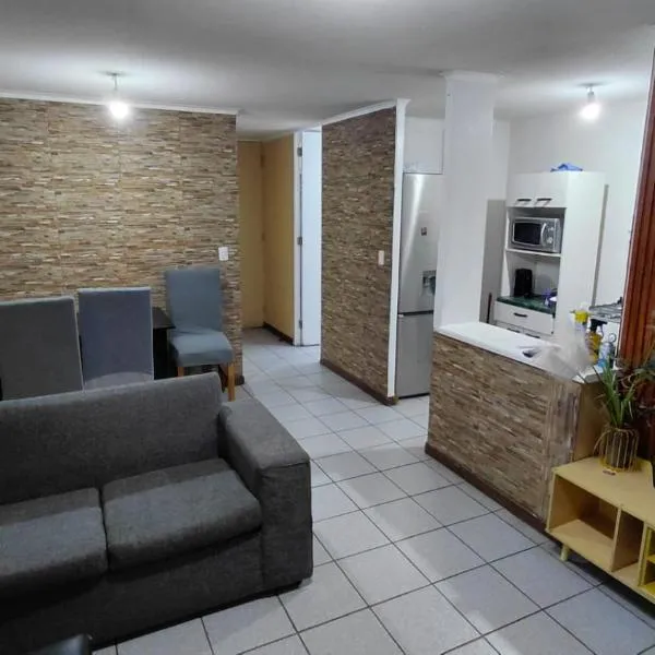departamento en pudahuel A 10 minutos aeropuerto,位于圣地亚哥的酒店