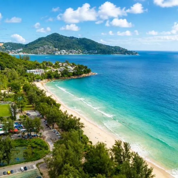 Holiday Inn Resort Phuket Surin Beach by IHG, hotel a Szurin-parton