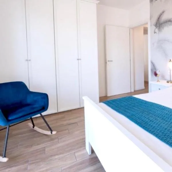 Lora luxury suite 4, free private parking, self check-in, air conditioner, hotel na Komou