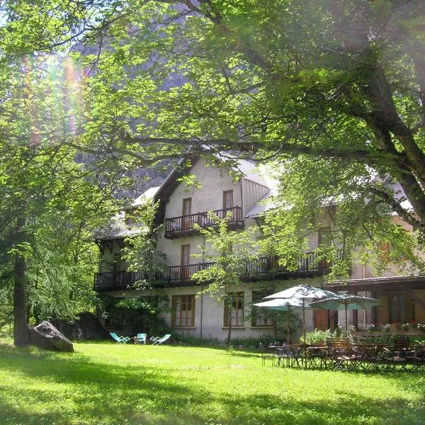 Châlet Hôtel d'Ailefroide, hotel in Le Poët