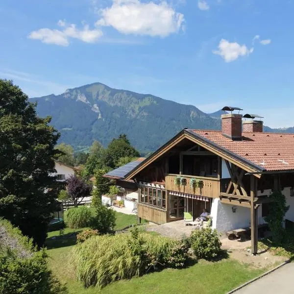 Ferienwohnung am Hochgern mit Garten & Bergblick, hotel u gradu Untervesen
