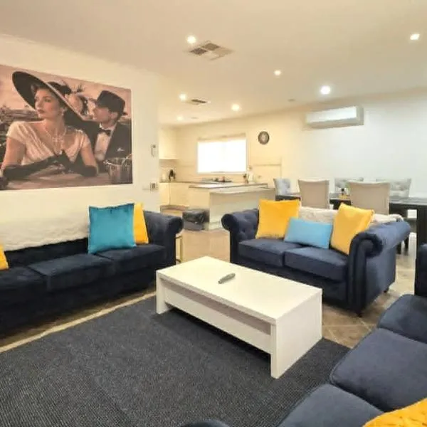 Thelma May 3 Bedroom 3 Bathroom Townhouse: Maryborough şehrinde bir otel