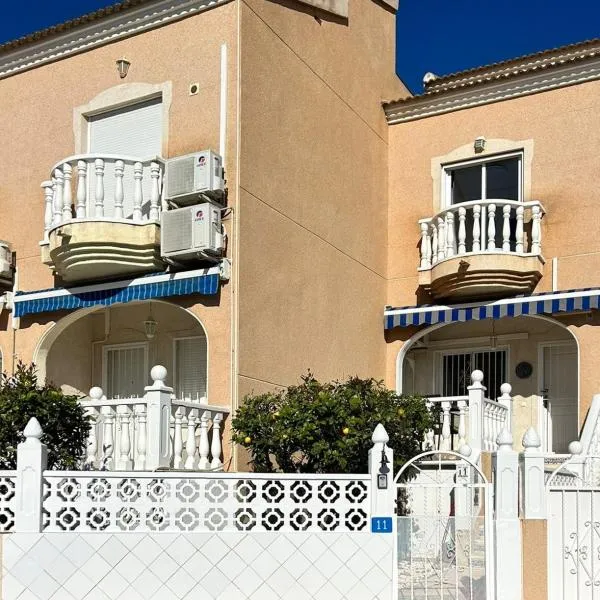 The Triana Townhouse, hotel v destinácii Ciudad Quesada