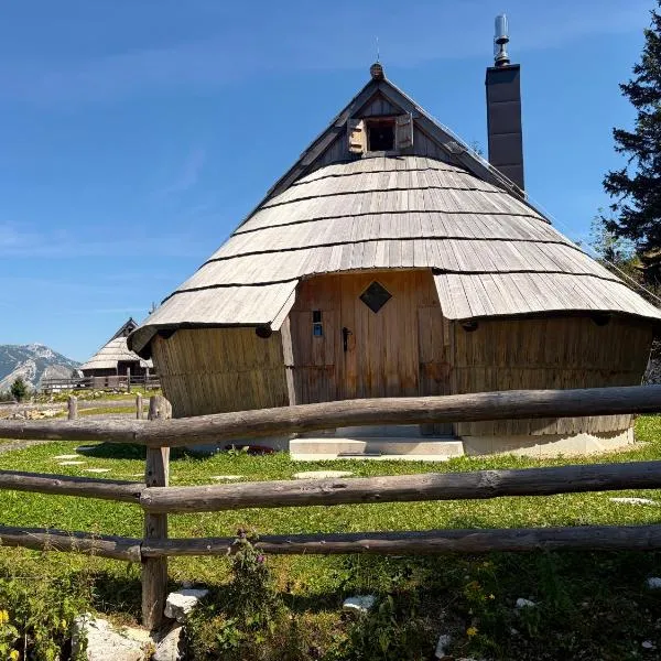 Chalet Lepenatka with Sauna - I feel Alps, hotelli kohteessa Stahovica