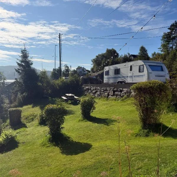 Aurora Trailer Caravan Near Bergen - No shower No Camping, hotel a Strusshamn
