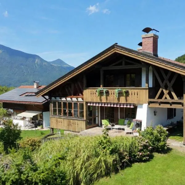 Alpen-Chalet Sauna, Kamin & Wandern, hotel em Unterwössen