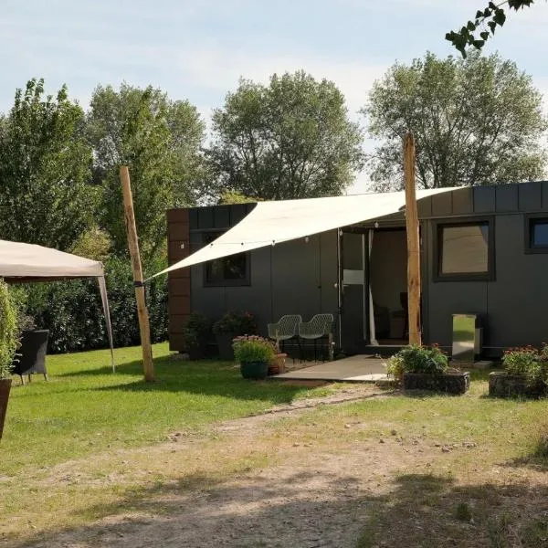 Cabin Red Robin fully furnished, מלון באלמיר
