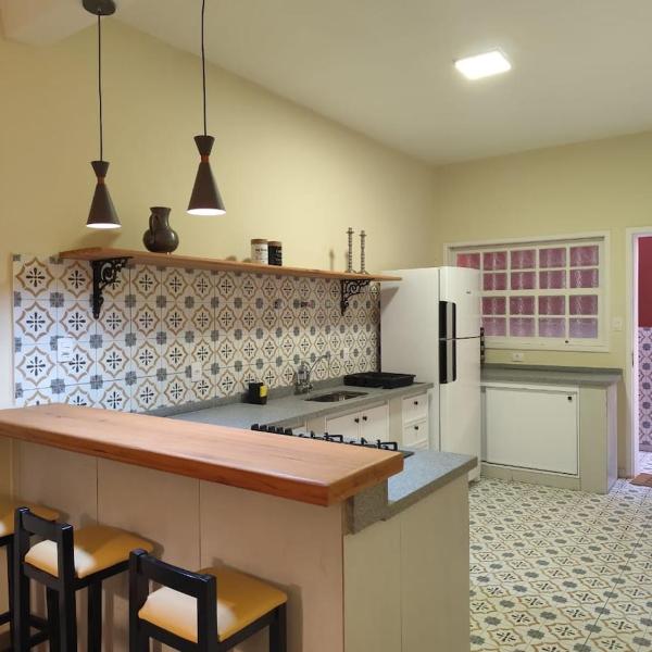 6 bedrooms, 3 en-suites with garage, 15m Rotunda in the Historic Centre