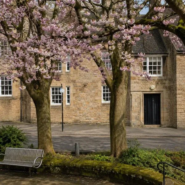 Luxury Old Town Apartment just a 5 Minute Walk to Stirling Castle, hotell i Stirling