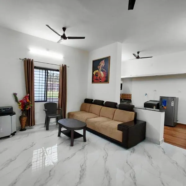 AGM Spacious Private AC 1BHK with Hall, Kitchen & Bath, hotell i Udupi