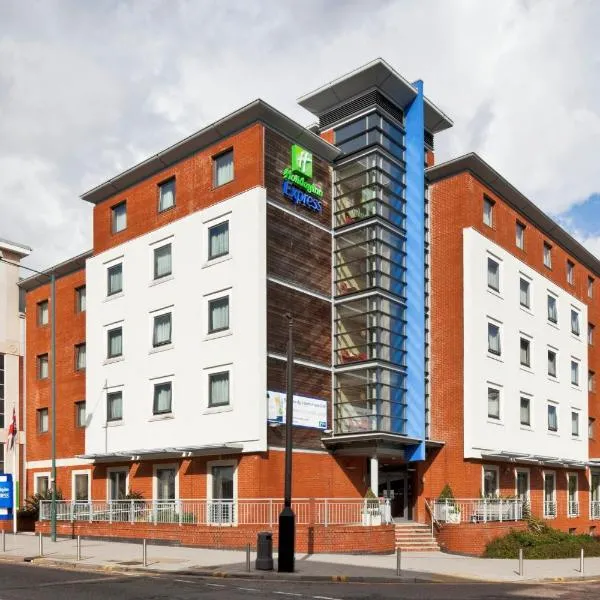 Holiday Inn Express Stevenage by IHG, готель у місті Стівенідж