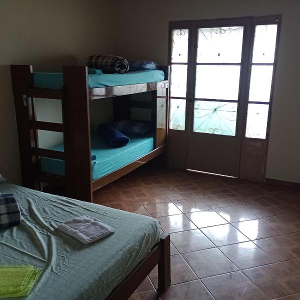 Excelente casa Centro com 3 quartos,cozinha, banheiro - Foto 2