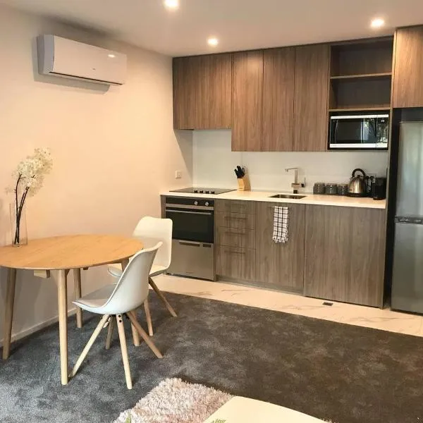 Central Apartment Stone Throw from Hospital, хотел в Addington