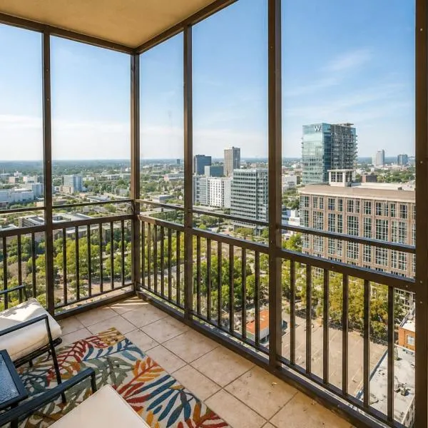 Modern High-Floor condo at Heart of Downtown & Skyline Balcony, hotel en Atlanta