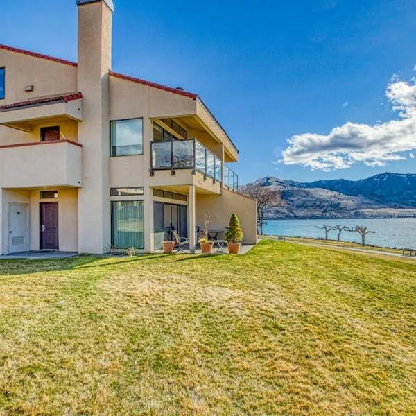 Lake Chelan Shores - Beachfront Sunsets #6-5, hotel in Chelan