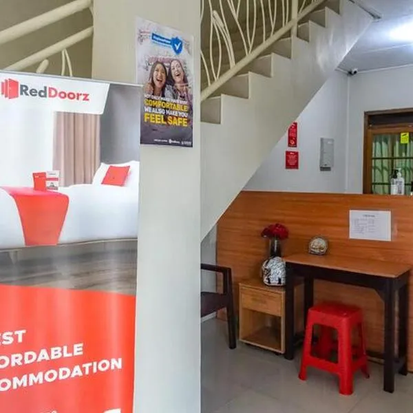 RedDoorz At Simpang Borobudur, hotel v destinaci Blimbing