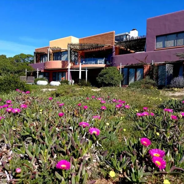 Absolute Beach Accommodation, хотел в Stompneusbaai