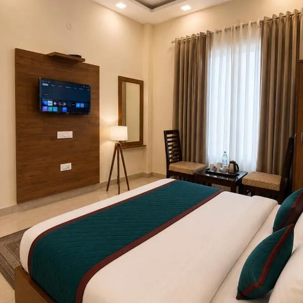 Hotel Woodlark Inn Zirakpur Chandigarh !! Family Hotel ! Traveler choice ! Top Rated Property, hotel em Zirakpur