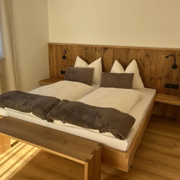 Mountain River Apartment, hótel í Chienes