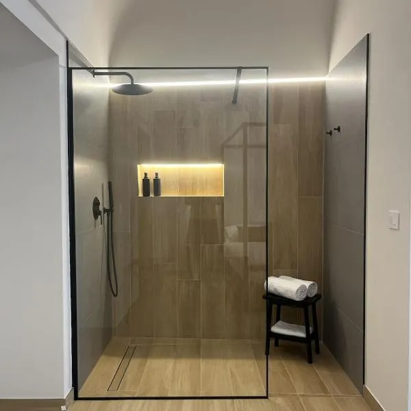 Marelia Suites, отель в Васто