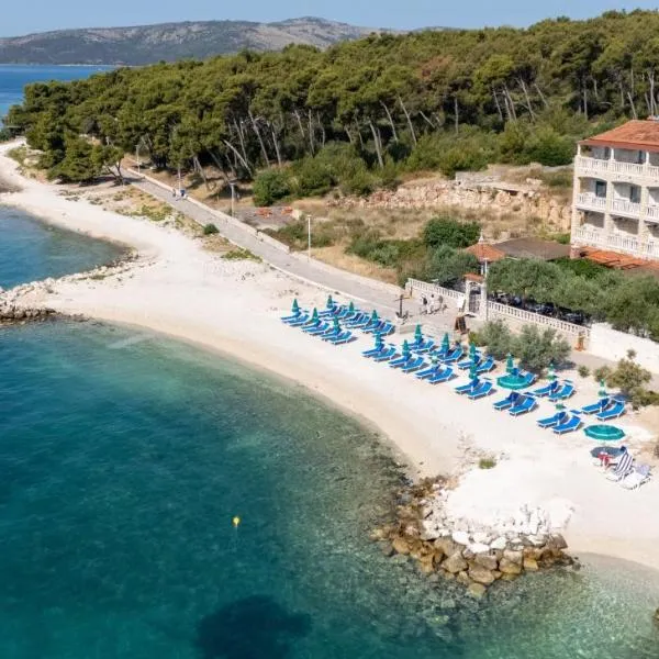SEGET ESTATE Beachfront Oasis & Tradition since 1964 - Split Trogir Riviera, hotel em Trogir