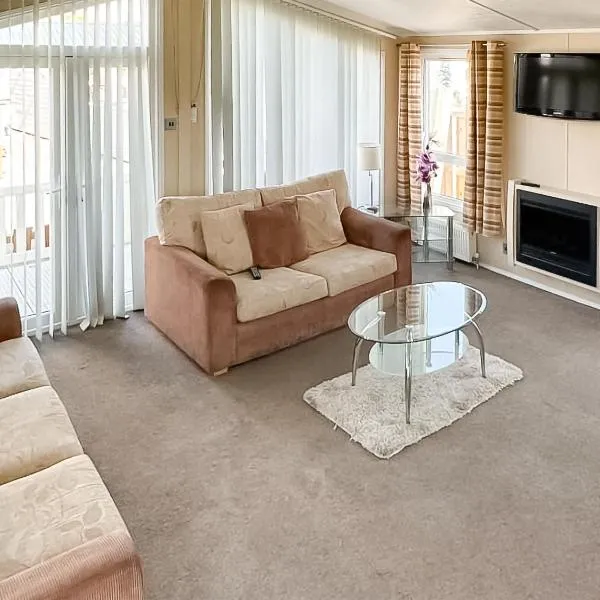 Sandy Shores Lodge, hotelli kohteessa Kinmel Bay
