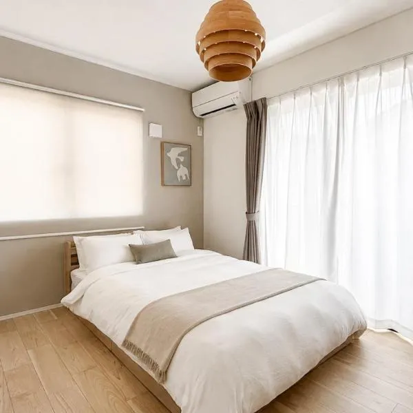 RayOkayama - 岡山駅徒歩11分 最大8名 新築で快適ステイ, hotell sihtkohas Okayama