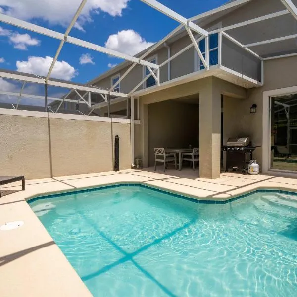 Stunning 4BR at ChampionsGate - Pool & BBQ, hotel em Kissimmee