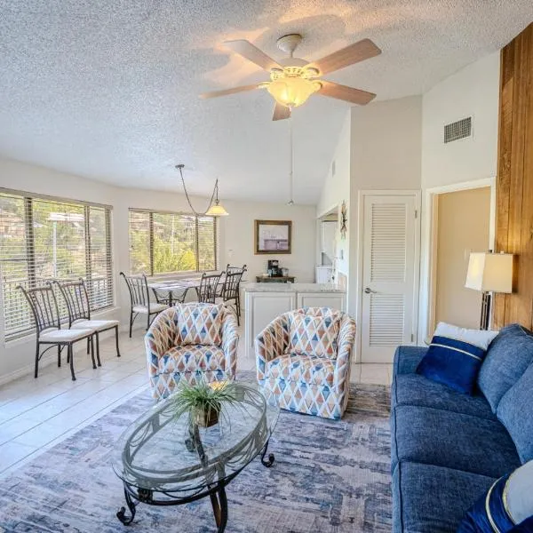 Lake Travis Bungalow Casita Golden Rod #2, hotel v mestu Lakeway