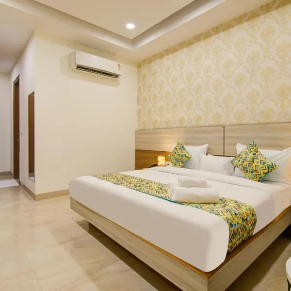 Viesnīca Hotel Shivaay Palace Near Airport & Aerocity Ņūdeli