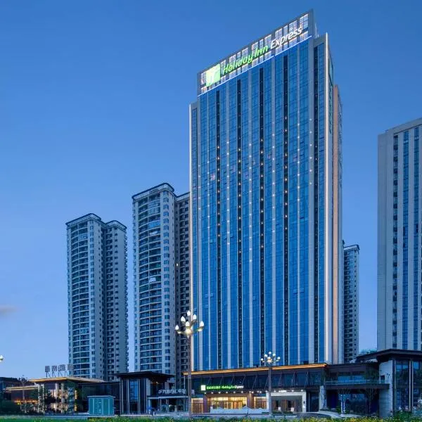 Holiday Inn Express Chengdu Tianfu Airport Zone by IHG, hotel di Jianyang