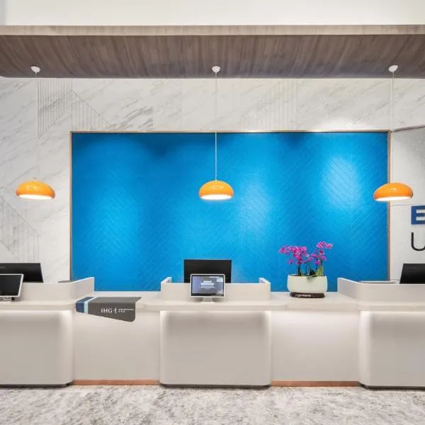 Holiday Inn Express Xining Railway Station by IHG, ξενοδοχείο σε Xining