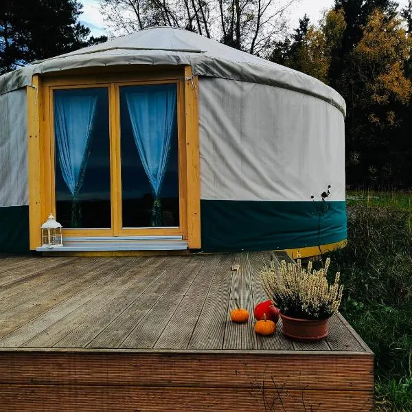Glamping Niebiańska Osada Jurty Dolnośląskie, hotel v destinácii Polanica-Zdrój