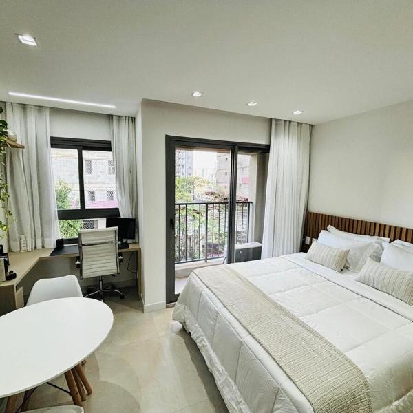 Studio com cama Queen próximo ao Shopping Ibirapuera e Aeroporto CGH