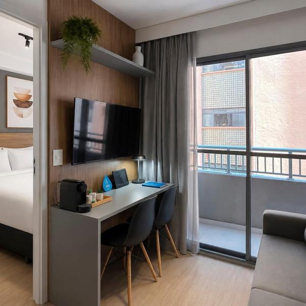 Apê com suite, AC sala e quarto, Cond. Completo