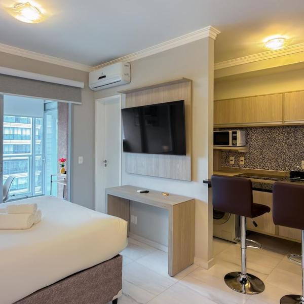 Studio com lava-e-seca, Vaga de Garagem e Piscina