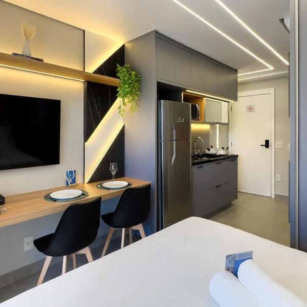 HMR806 · Next to the Metro! Studio w/ Pool & Gym