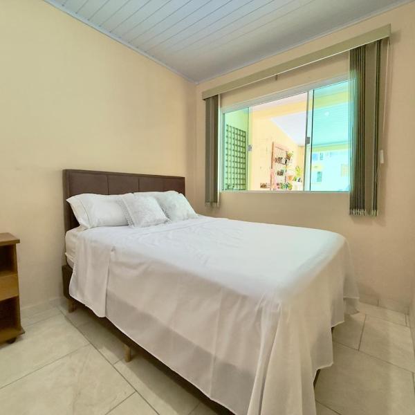 Casa a 500 m da Praia Brava com churrasqueira - Foto 5