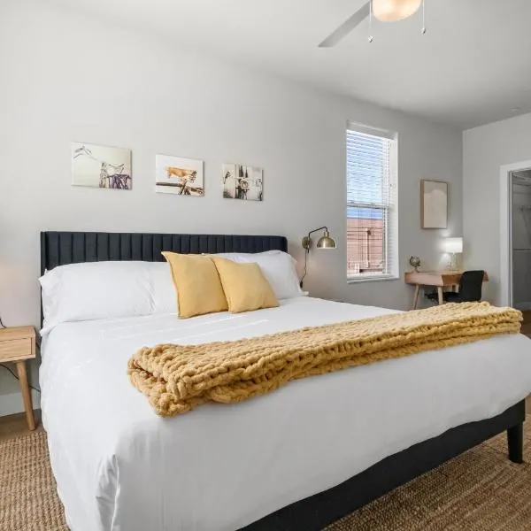 Pool150Mbps3 Smart TV'sParking King Bds, hotel in Rogers