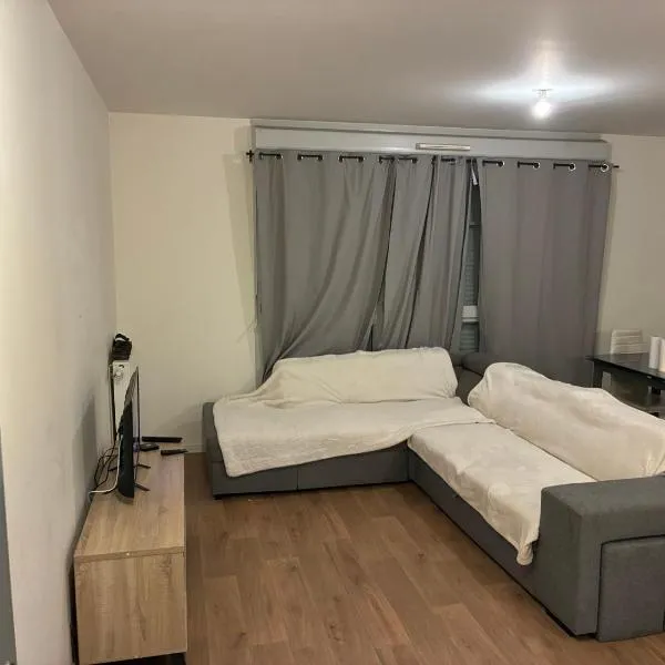 Appartement T2 tout confort RER Chenay Gagny, hotel en Gagny