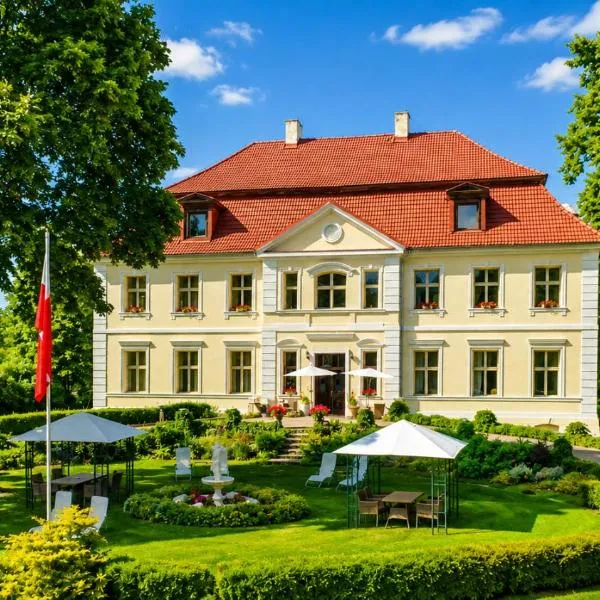 Pałac Chichy, hotel a Małomice