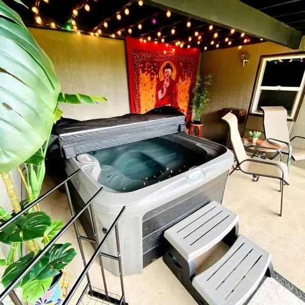 Winnemucca Spa - Private Guest Suite - Hot Tub, Sauna, Views, hotel in Cascade-Chipita Park