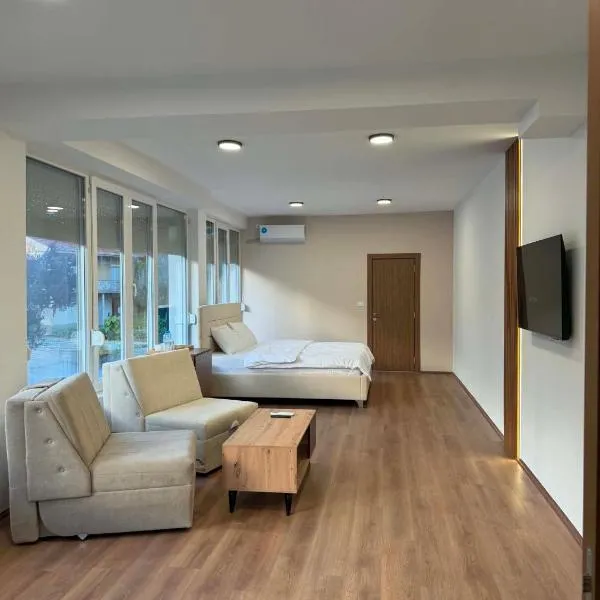 Luna Premium Apartments، فندق في نيغوتينو