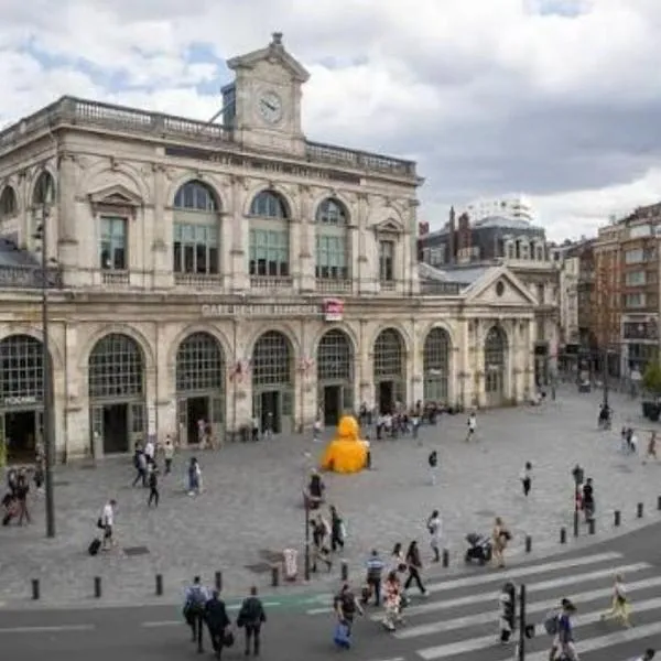 Grand studio 4 voyageurs face Gare Lille-Flandres, hotel v destinaci Lille