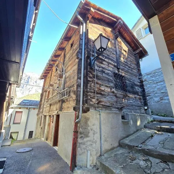 Urchiges Chalet mitten im Herzen von Leukerbad, hotel di Leukerbad