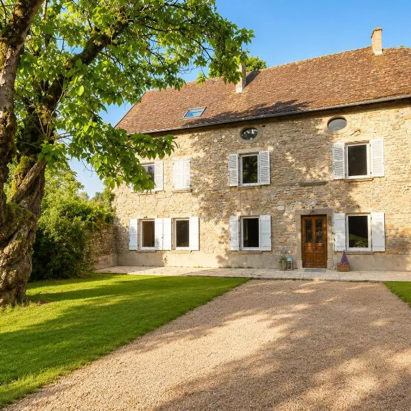 Superbe maison en pierre, hotelli kohteessa Sault-Brénaz