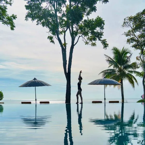 CHARRAS Bhawan Hotel and Residences, hotel di Hua Hin