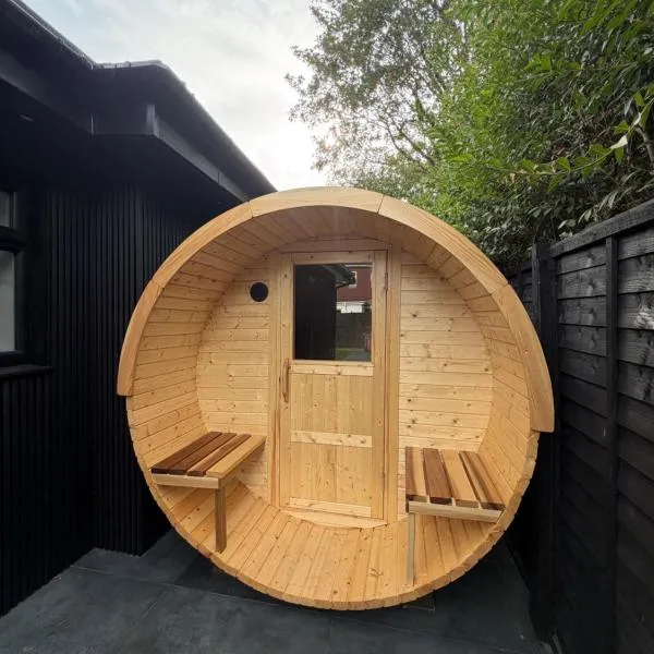 Luxury and modern living with sauna and hot tub, hotelli Brighton & Hovessa