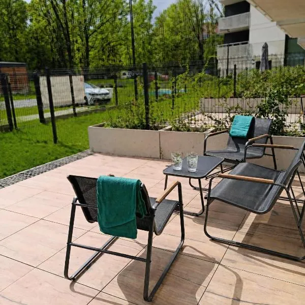 BOOK&RELAX Premium Garden Apartment I Free parking I AC I Near City Centre&Park, viešbutis mieste Świdnica