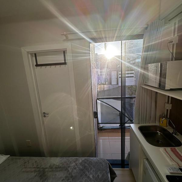 Loft Lux SM Chapecó | Conforto e Praticidade com Ar, Cozinha e Smart TV - Foto 4